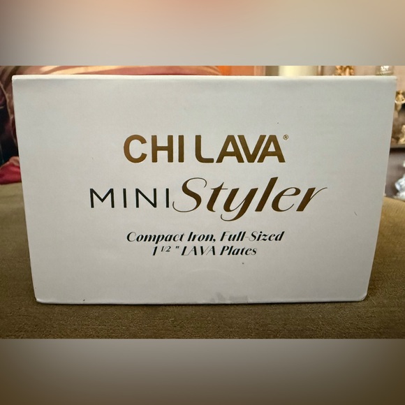 NIB CHI Lava Ceramic 1.5" Mini Styler Volcanic Lava Plates, Advanced Technology - Picture 6 of 7